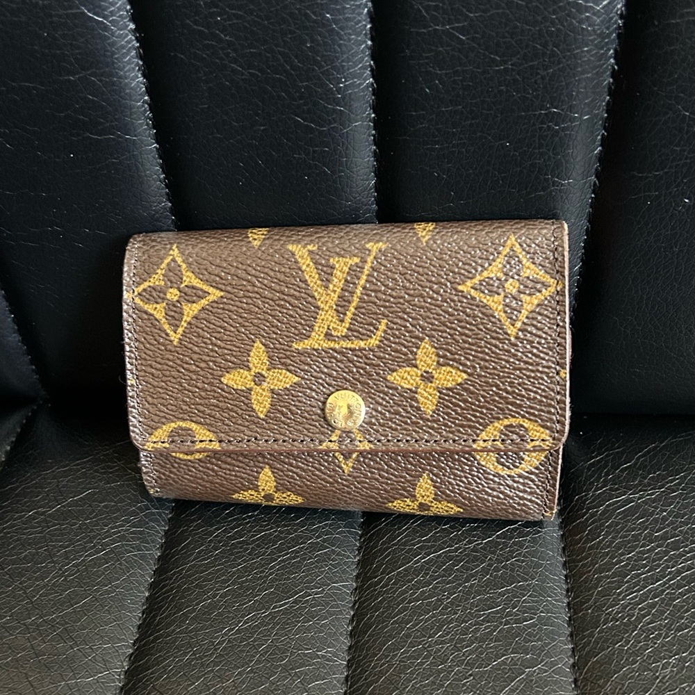 🤎Authentic LOUIS VUITTON Key case monogram🤎